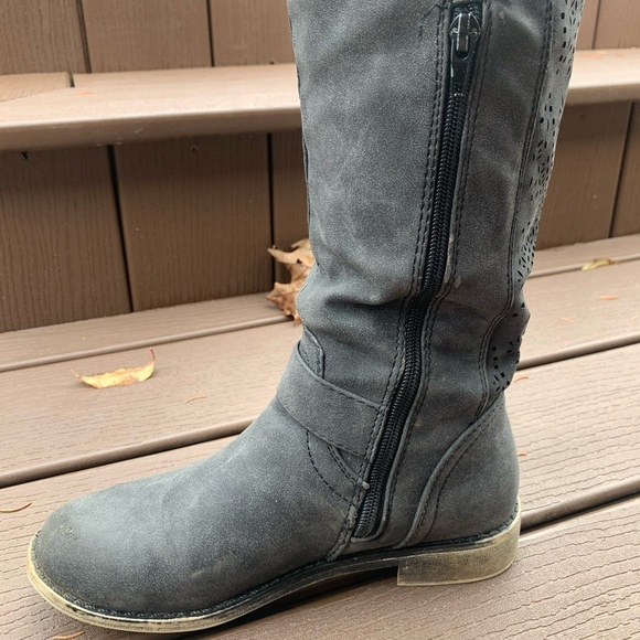 Women’s grey boots. - Picture 4 of 5
